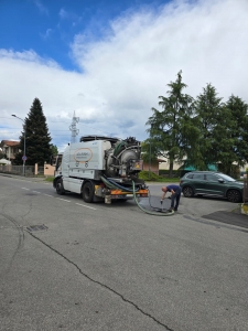 Pulizia pozzetti stradali